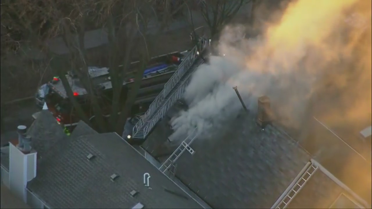 Firefighters battling blaze on Chicago's North Side