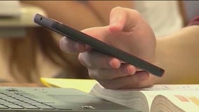 Pritzker proposes phone ban in Illinois classrooms