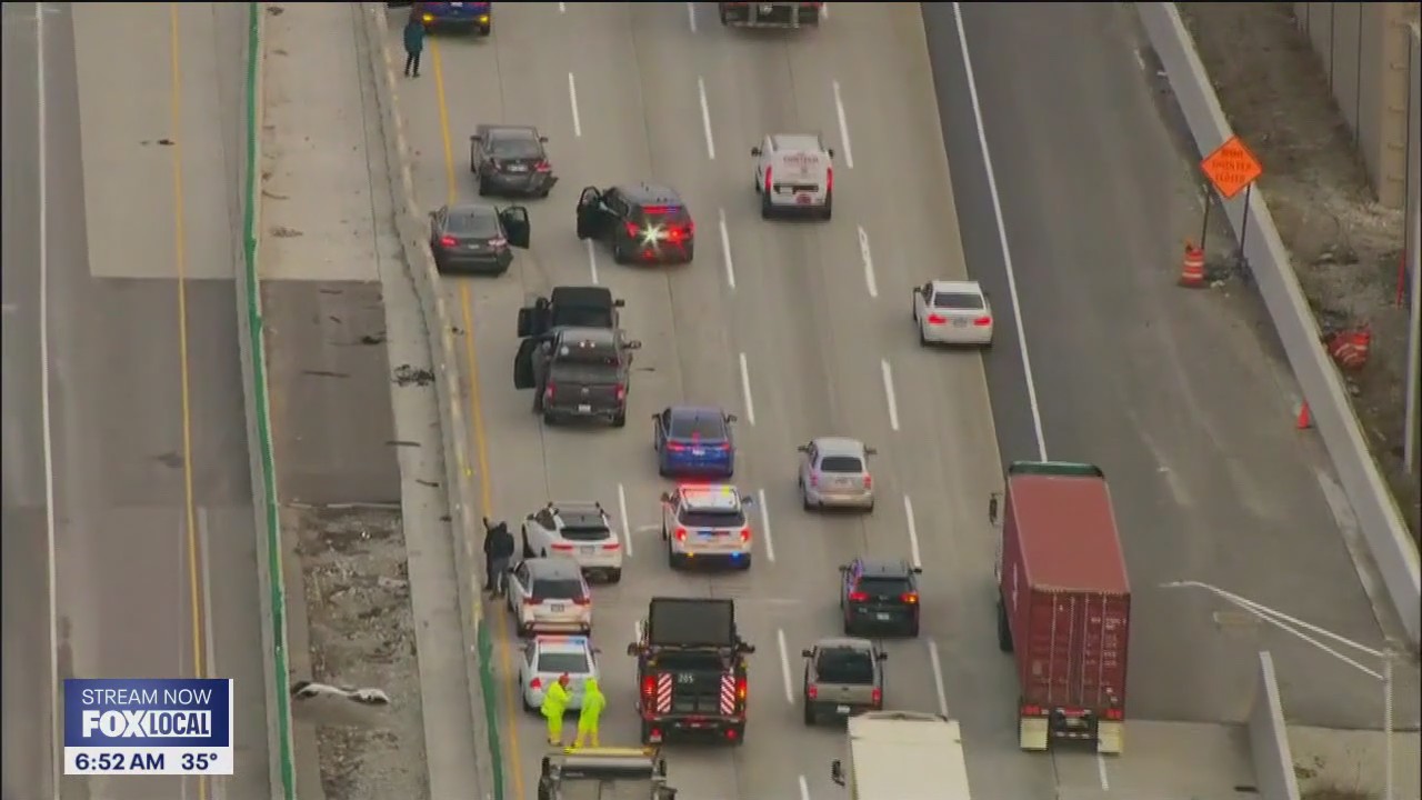 Tri-State Tollway lanes blocked due to crash, cars with flat tires