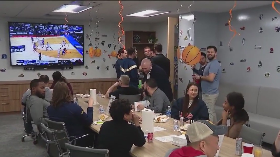 March Madness kicks off and Chicago businesses join the fun