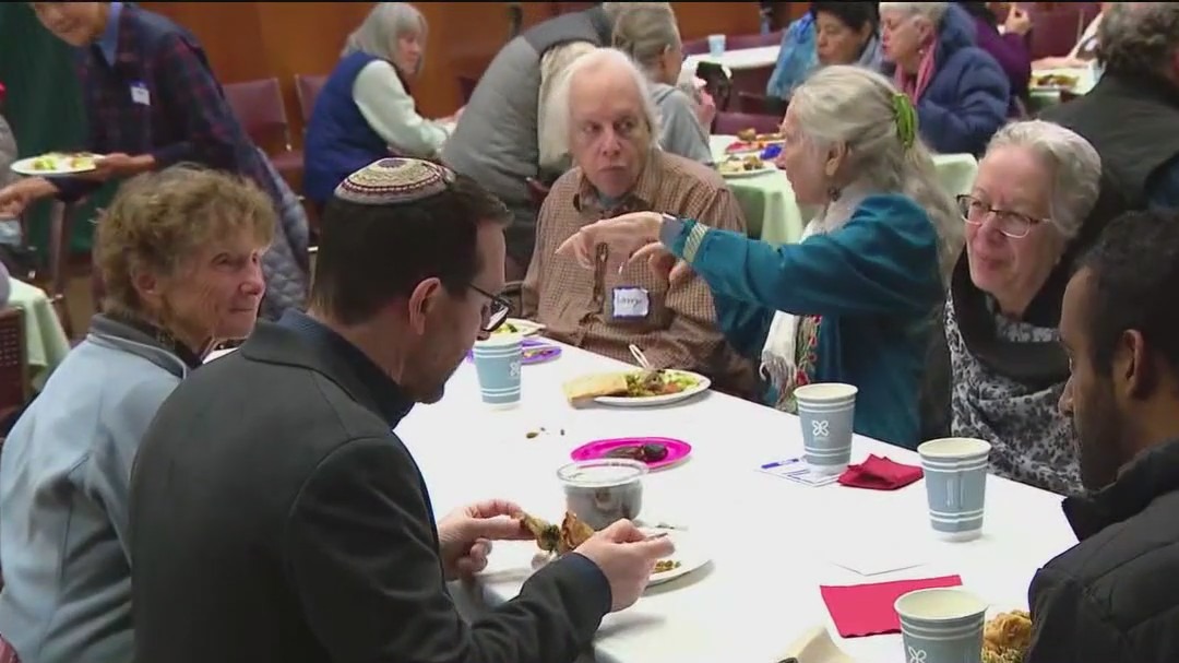 New Illinois law mandates availability of halal, kosher meals in state-run facilities