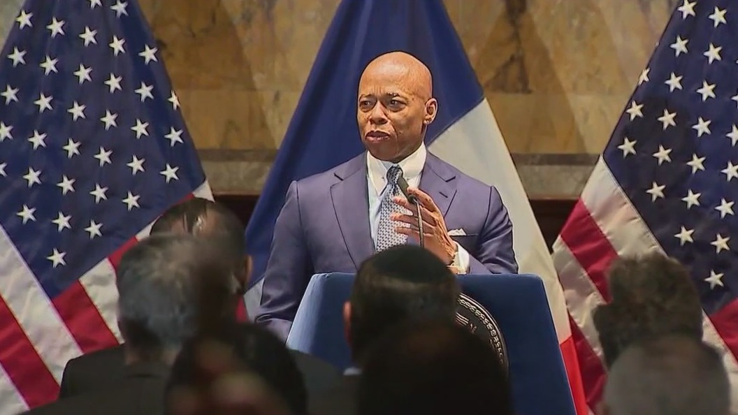 Top NY prosecutor quits after refusing to drop Adams case