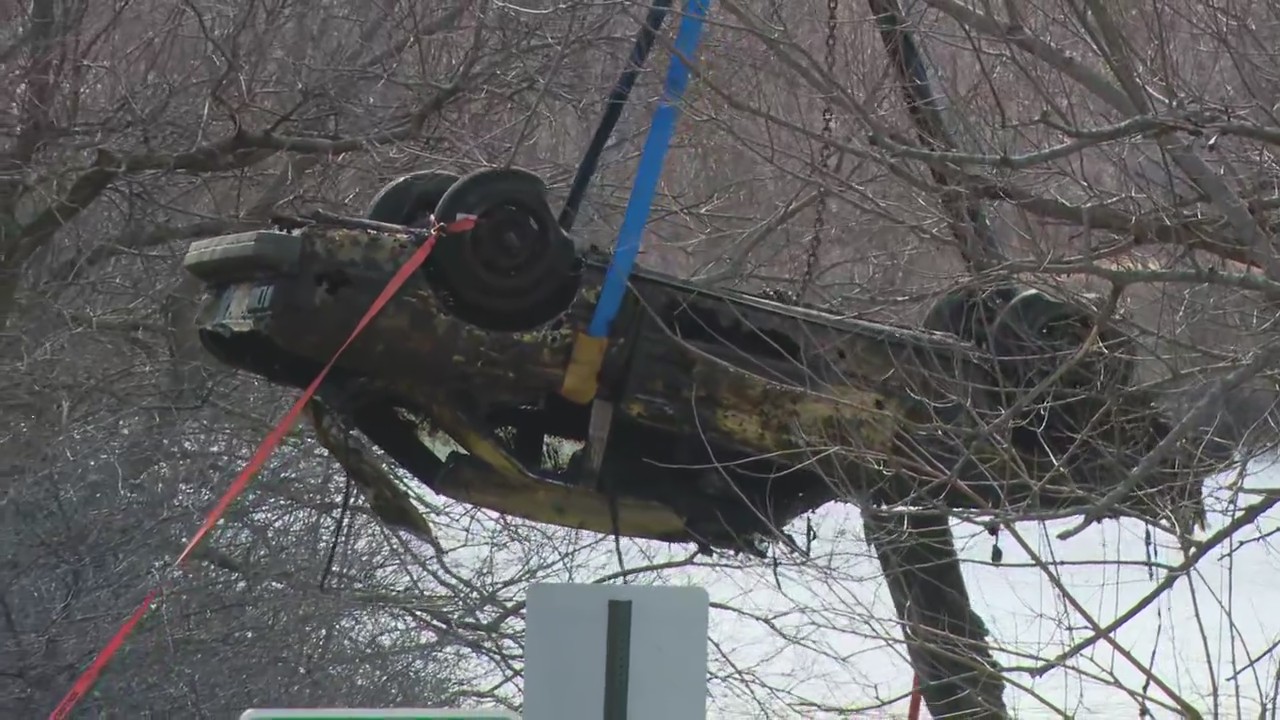 Vehicle of Illinois woman missing since 1983 pulled from Fox River
