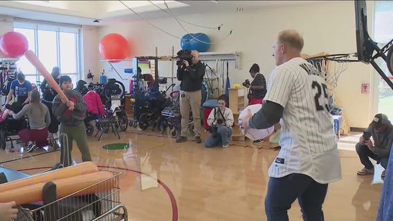 Chicago White Sox star visits children's hospital