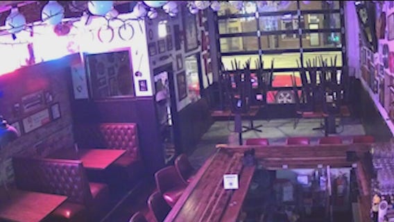 Video shows suspects break into Chicago restaurant