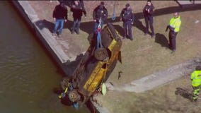 Missing Illinois woman's car pulled from Fox River decades after disappearance