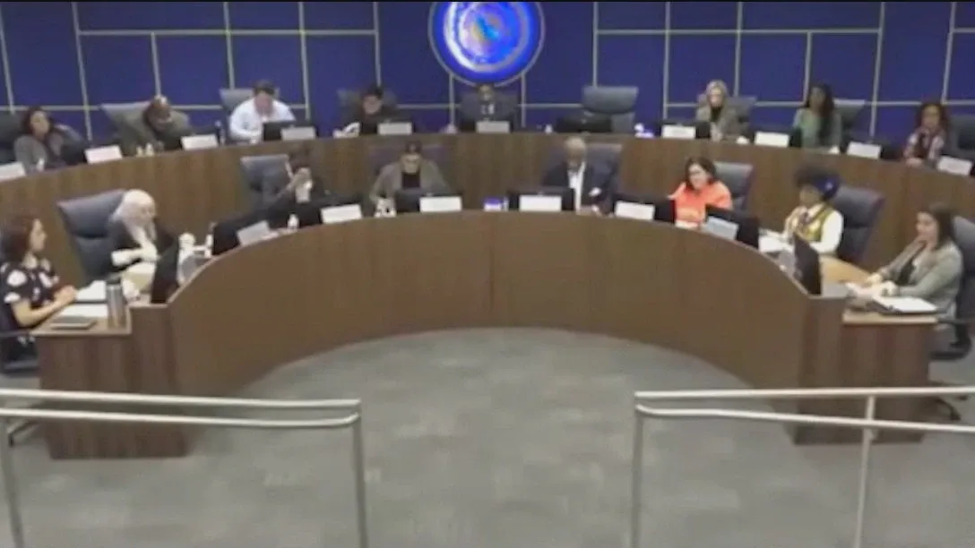 Chicago mayor called on to negotiate new $175M budget hole