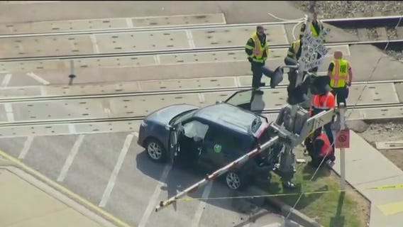 Metra train hits car near Palatine