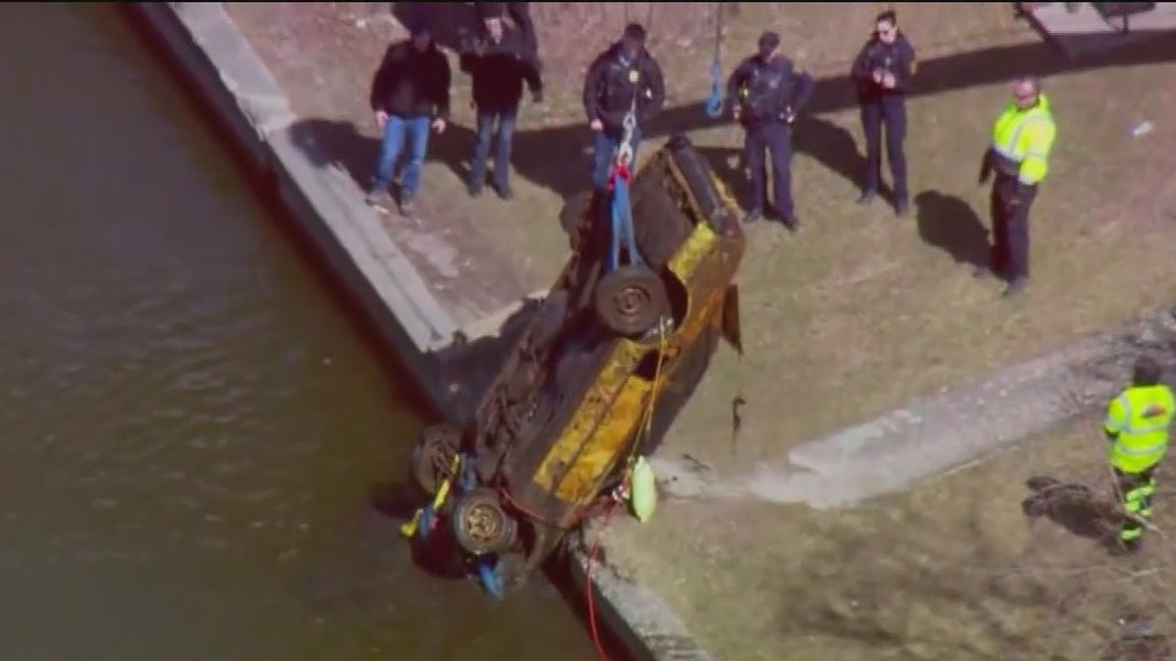 After skeletal remains found in 1983 Illinois cold case, questions remain