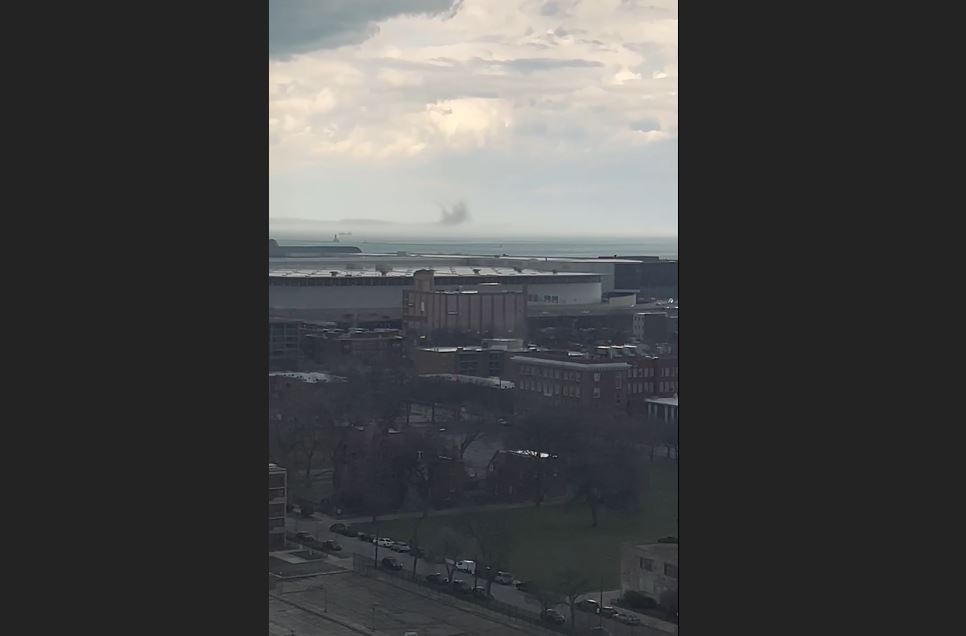 Video shows clouds moving into Chicago area