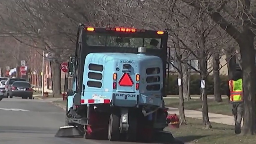 Street sweepers return to Chicago roads today