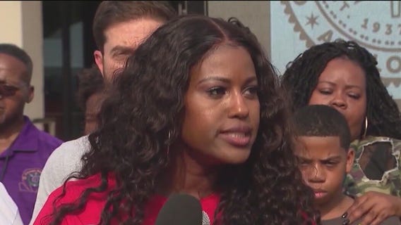 Chicago Teachers Union debates tentative agreement with CPS