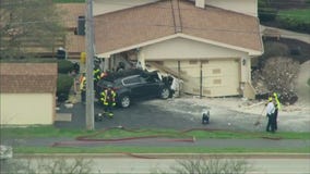 Car crashes into house in Orland Park