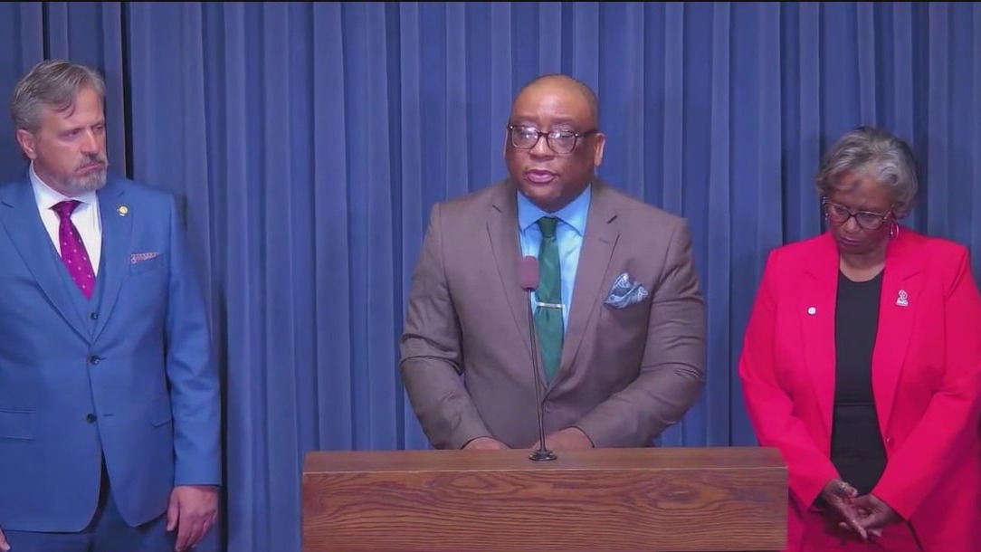 Illinois state lawmaker aims to simplify college admissions process