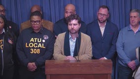 Illinois transit workers rally as fiscal cliff nears