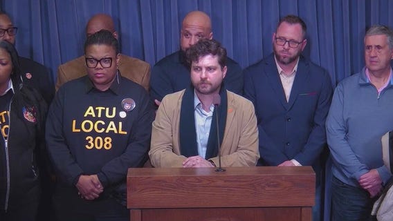 Illinois transit workers rally as fiscal cliff nears