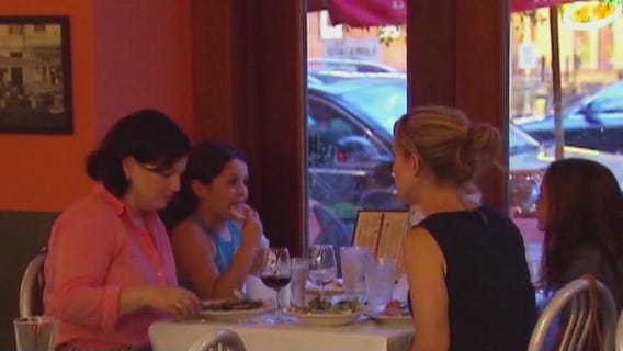 Illinois lawmakers target third-party restaurant reservation resellers