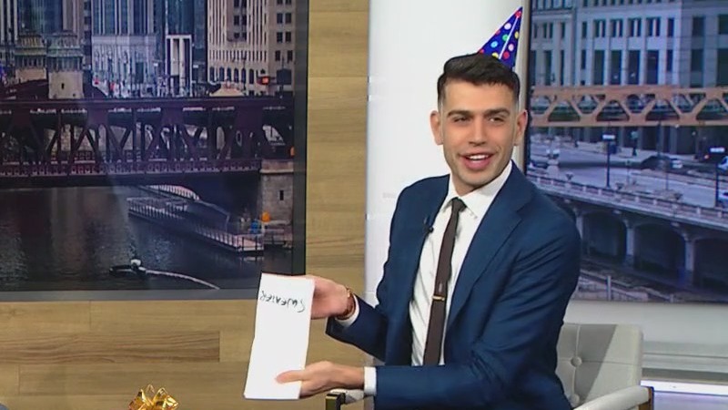 Mark Clearview prepares to steal the show at the Chicago Magic Lounge