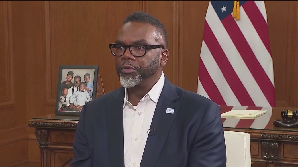 Exclusive: Chicago mayor praises CPS model that produces failing grades