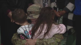 Chicago soldier surprises kids at suburban school