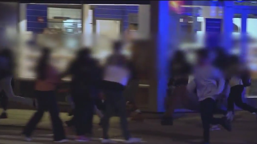 Chicago mayor, alderman reach compromise on earlier downtown curfew: report