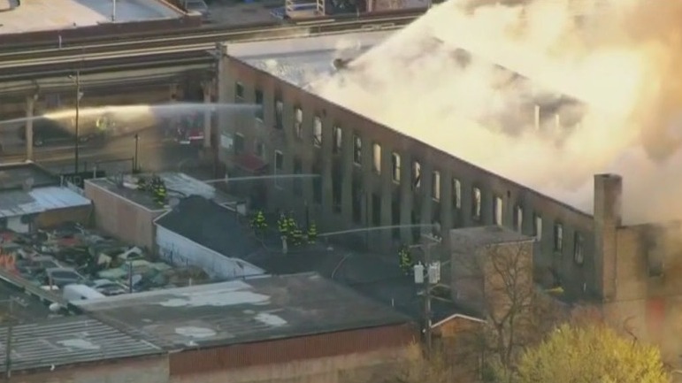 Large fire shuts down streets, CTA service on Chicago's West Side