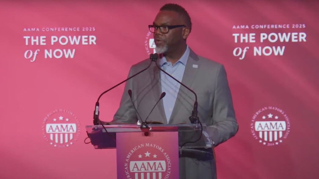 Mayor Brandon Johnson touts Chicago's progress at DC conference
