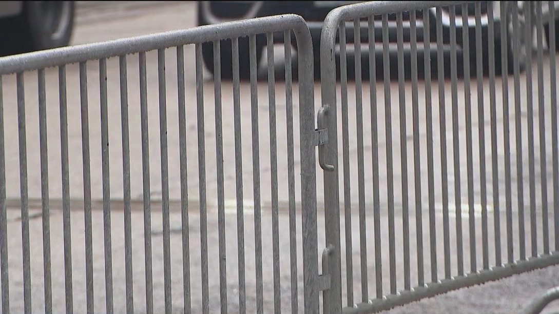 Streeterville fencing to help control teen takeovers removed, residents react