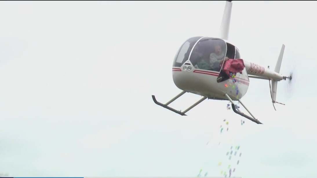 Helicopter drops over 3,000 Easter eggs in Aurora