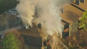 Fire breaks out at Hoffman Estates apartment complex