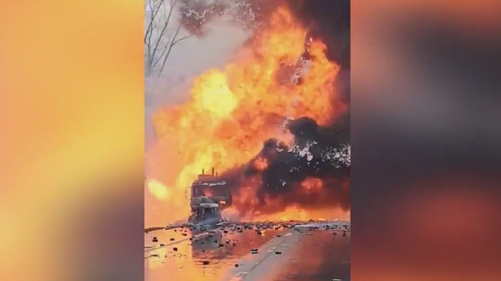 Massive Indiana truck fire shuts down traffic on I-65