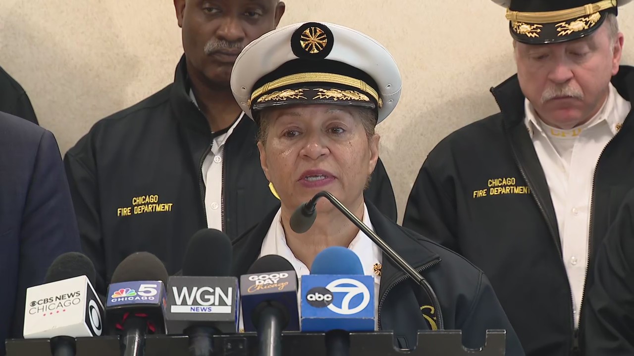 FULL VIDEO: Chicago firefighter dies after battling West Side blaze