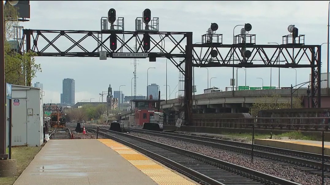Pedestrian fatally struck by Metra train on NW Side, causing major delays: officials