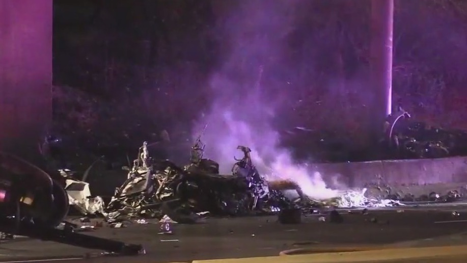 Fiery crash closes Edens Expressway at Touhy Avenue | FOX 32 Chicago