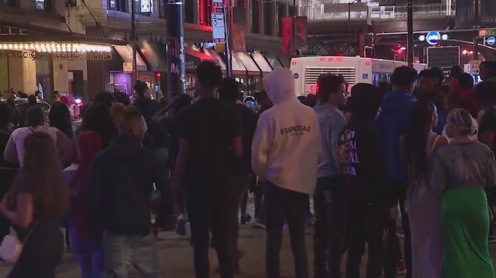Chicago City Council debates snap curfew policy to prevent teen takeovers