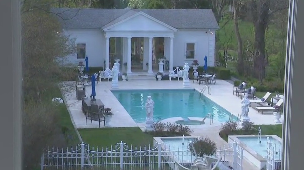 Enjoy the marvelous estate of Lake Forest Showhouse & Gardens