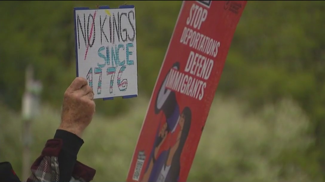 Thousands take part in Chicago May Day march and rally against Trump