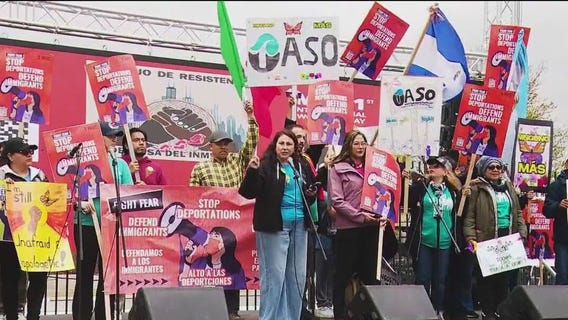 Thousands take part in May Day march and rally in Chicago