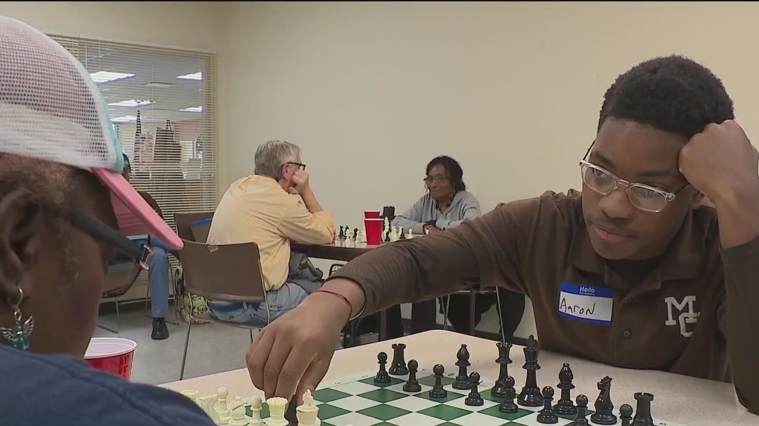 Chess connects Chicago's youth and elders in new initiative