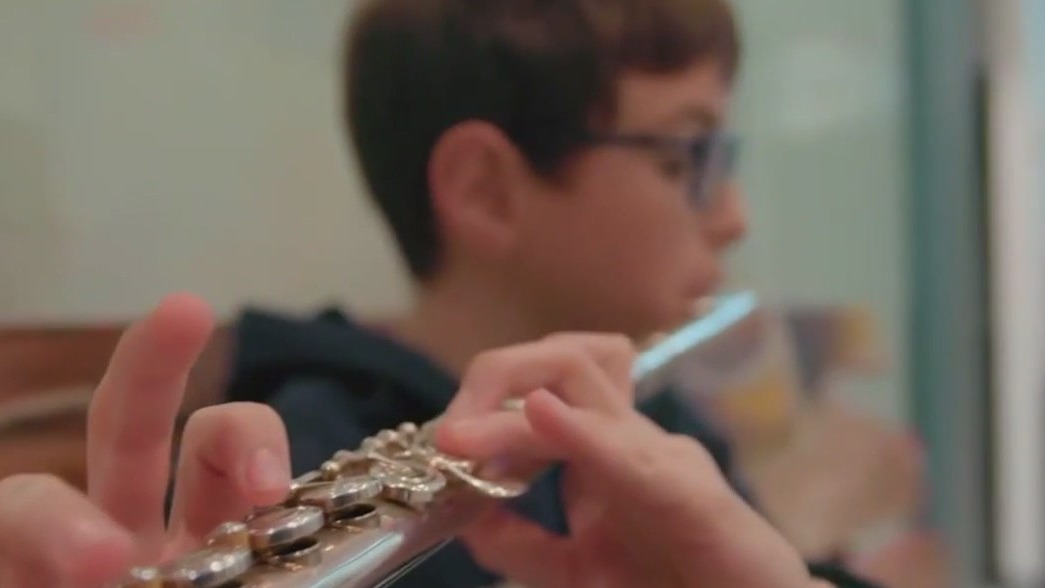 The People's Music School offering free music lessons to Chicago kids