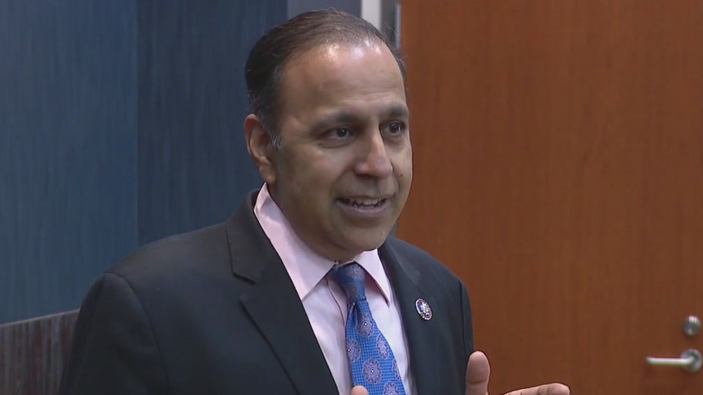 Rep. Raja Krishnamoorthi throws hat in race for Senate seat