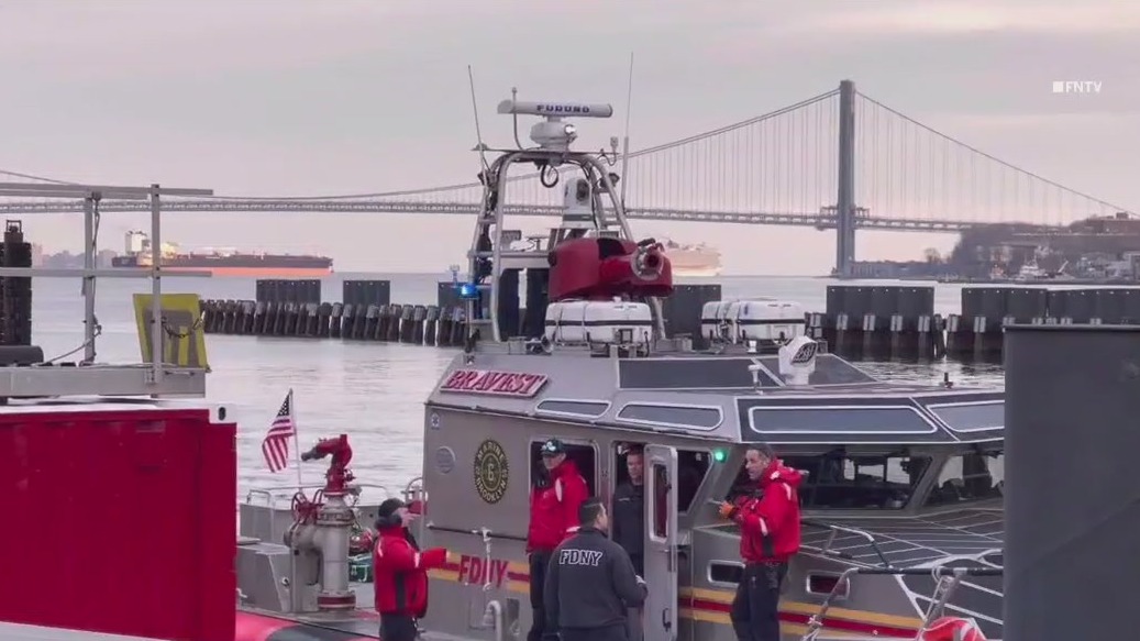 3 dead after boat overturns off Staten Island