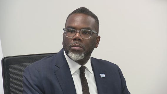 Chicago Mayor Brandon Johnson: Trump admin ?reflects the country club?