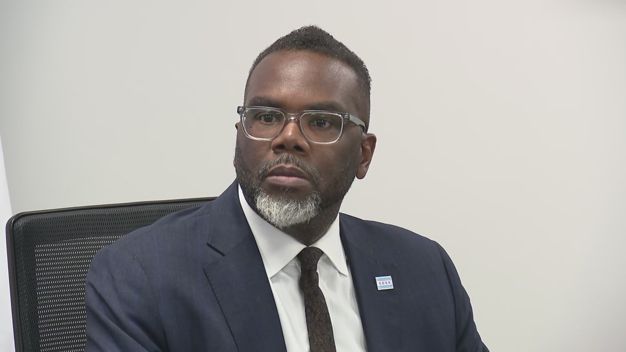 Chicago Mayor Brandon Johnson: Trump admin ?reflects the country club?