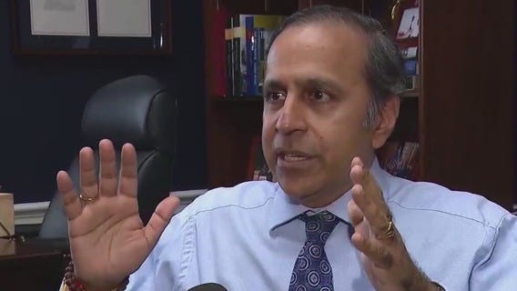 Raja Krishnamoorthi gains backing from suburban, downstate mayors in Senate bid