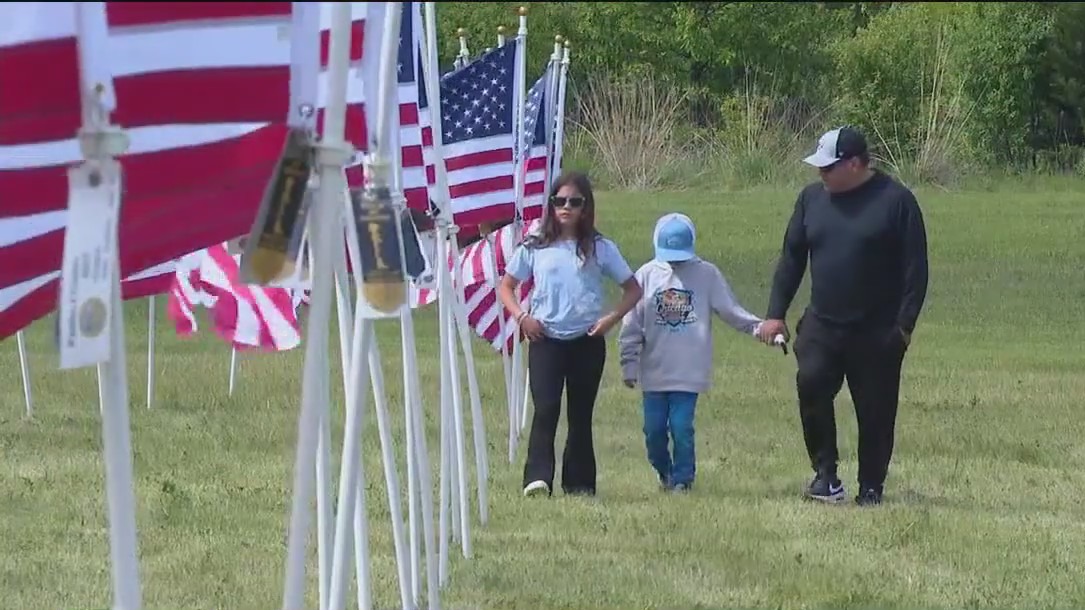 'Field of the Fallen' honors Illinois heroes