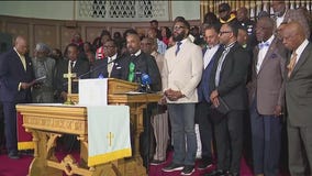 Black clergy rally behind mayor amid DOJ probe