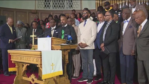 Black clergy rally behind mayor amid DOJ probe