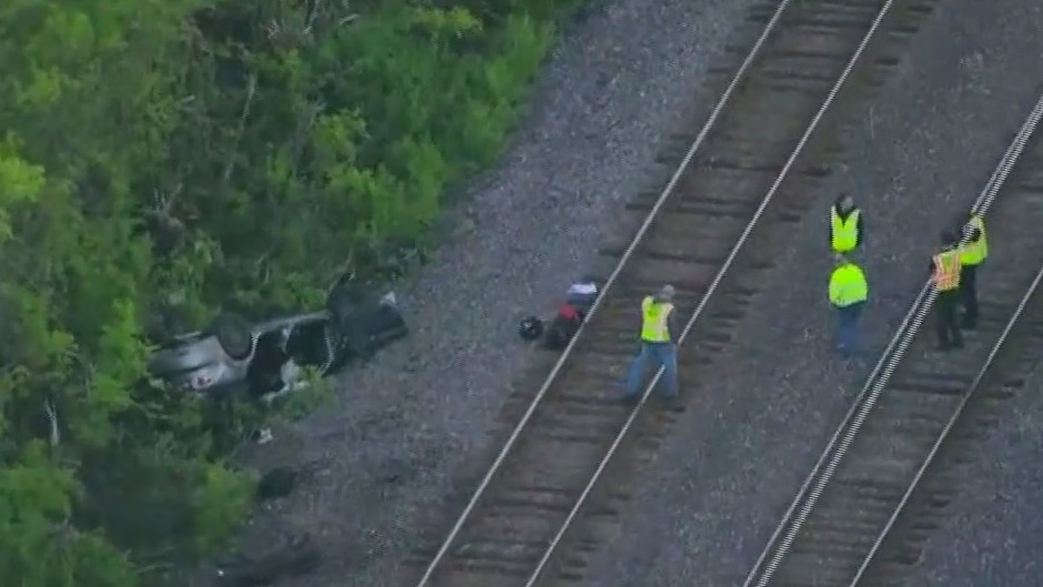 Chicago area rollover crash leaves 3 hurt, major delays, police say