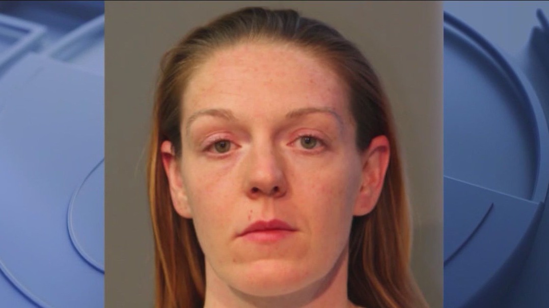 Chicago police officer to plead guilty in husband's shooting death